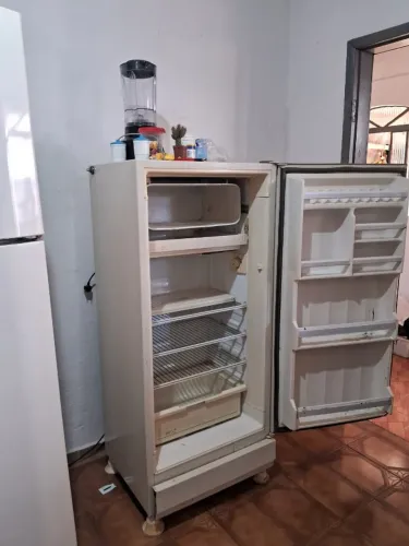 Vendo geladeira Consul 280litros