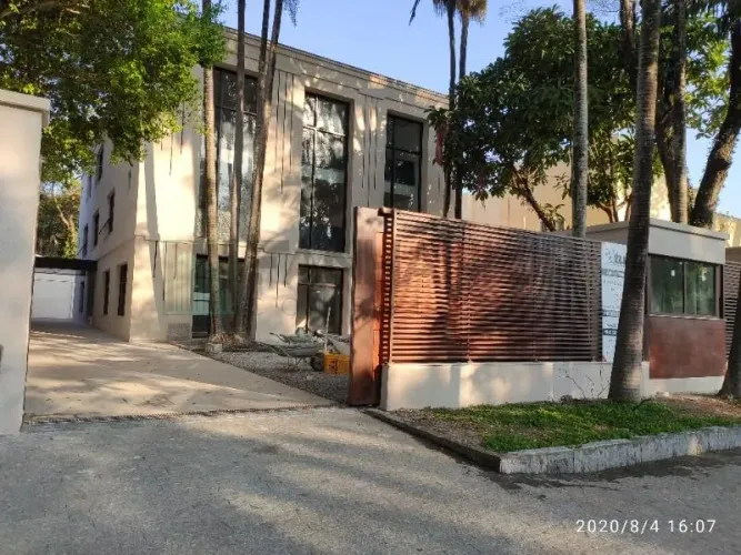 Este maravilhoso imóvel comercial possui endereço emblemático, localização privilegiada e