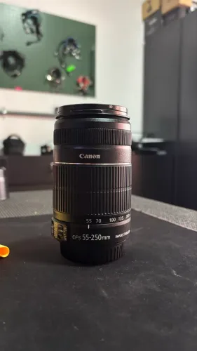 LENTE Canon Zoom - EF-S 55/250mm (4-5.6) LS II + Parasol JJC LH-63C + Filtro UV