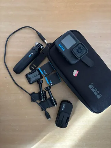 GoPro HERO10 Black + 2 Baterias + Cartão SanDisk 512 GB + Acessórios