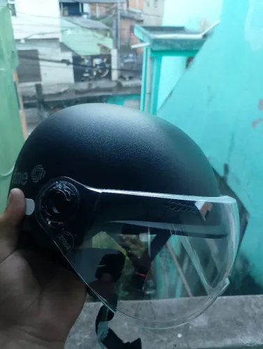 Vendo esse capacete de bicicleta elétrica, nunca usado