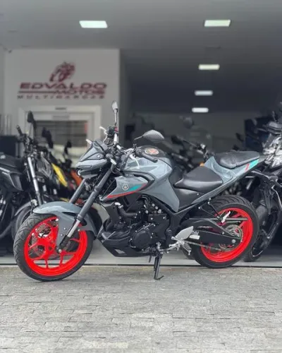 YAMAHA MT03 ABS 2023. Localizada rua barão de Jacareí 1025 Jacareí