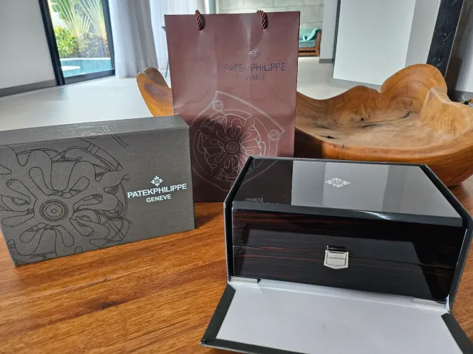Relógio Patek modelo Nautilus NOVO SEM USO COM CAIXA COMPLETA Rolex Omega
