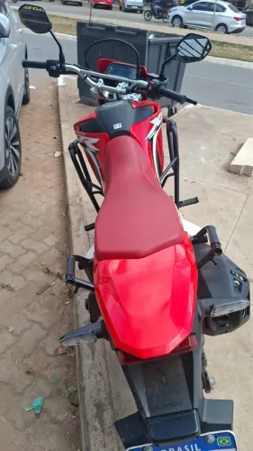 Moto de único dono em excelente estado de conservação,quitada 