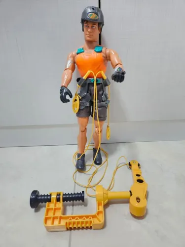 Max Steel - Escalador
