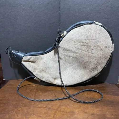 Bolsa, bota, cantil espanhola, valor 25 reais!!
