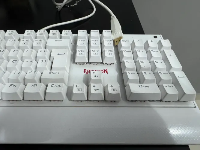 Lindo Teclado Mecânico Gamer Redragon Kala RGB Branco - K557W ABNT2
