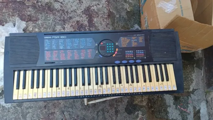 Teclado Yamaha PSR 180(Sem fonte de energia)