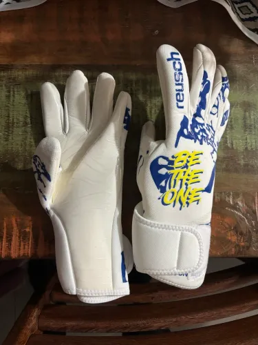 Luva de goleiro Reusch tamanho 10
