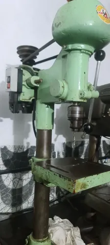 Furadeira de bancada impecável