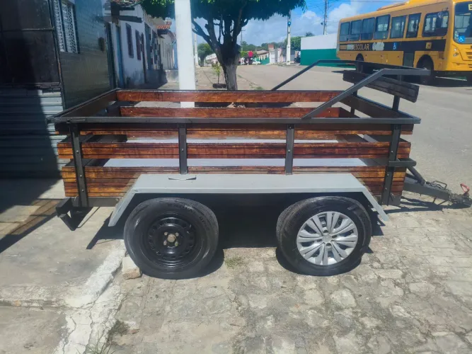 Reboque 2 eixos - Semi novo