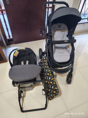 Vendo carrinho de bebê Chicco Urbam Plus 3 em 1 completo em ótimo estado