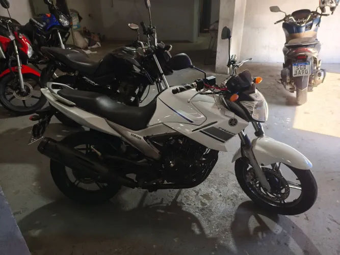 YAMAHA FAZER 250 BRANCA 2014 Shalon veículos Cariacica