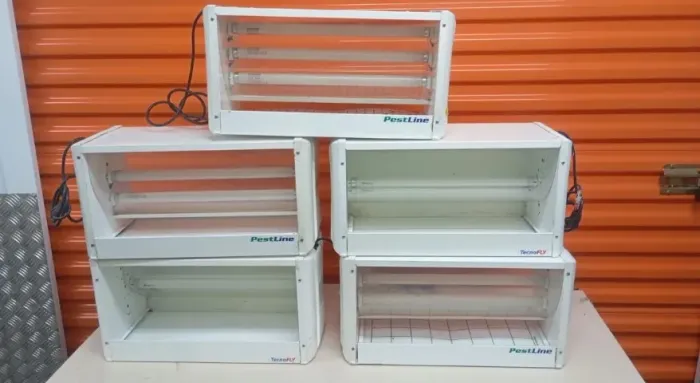 Armadilha Adesiva Luminosa para Insetos PestLine PQ-PC-30 (Bivolt)