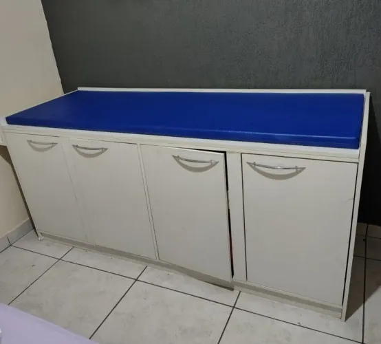 Maca estética com armário 
