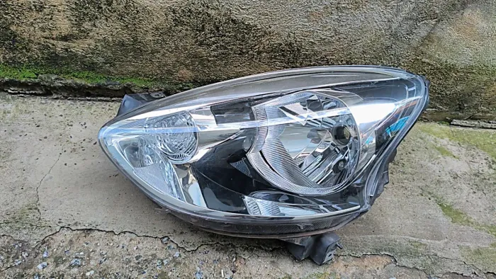 Farol nissan march 16/20 original 