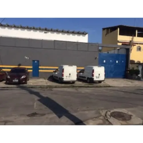 Alugo Galpão 2.500m Em Realengo. Esquina com AV. Brasil. Pronto p/trabalhar. Oportunidade!