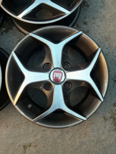 Vendo jogo de roda Fiat aro 13