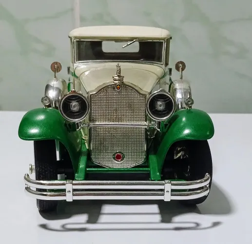 Miniatura 1/18 PACKARD BREWSTER 