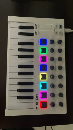 Controlador MIDI Arturia Minilab