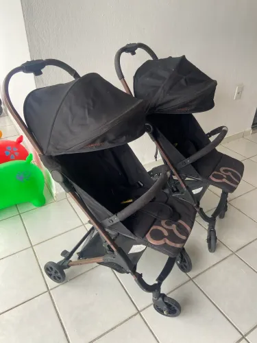 Vende-se 2 carrinhos de bebês Galzerano