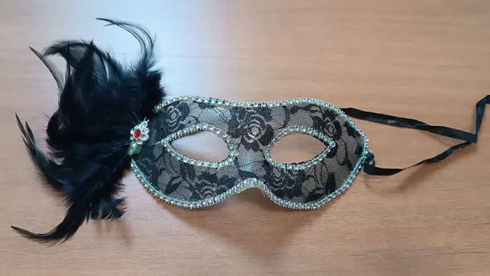 Kit Carnaval: Perucas, Máscaras de Luxo e Adereços 