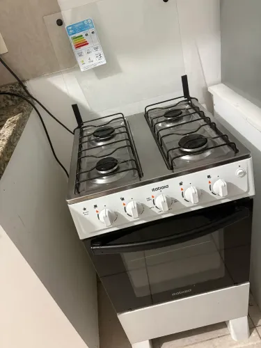 Fogão elétrico semi novo 4 bocas 