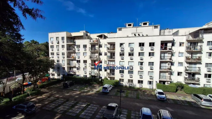 Apartamento com 3 dormitórios para alugar, 63 m² por R$ 3.642,00/mês - Camorim - Rio de Ja