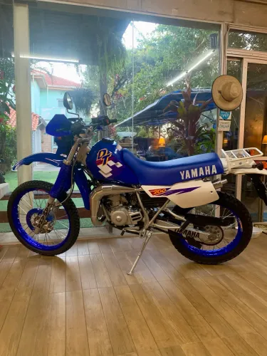 Yamaha DT 200.  Mono Aba 1997 