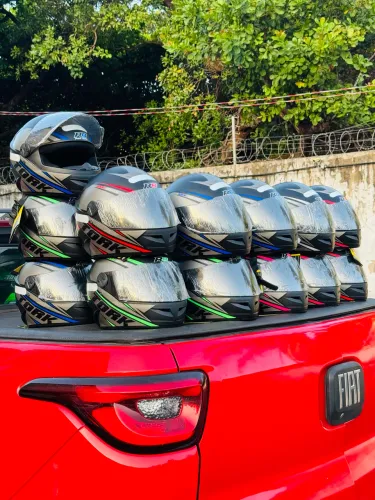 VENDE-SE CAPACETE - PRO TORK R8, DIVERSAS CORES e TAMANHO: 56/58 COM VISEIRA FUMÊ