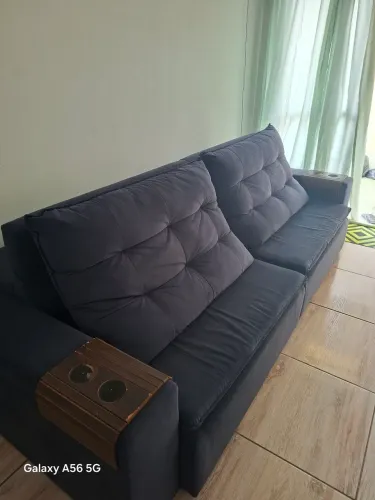 Sofa semi novo em bom estado.