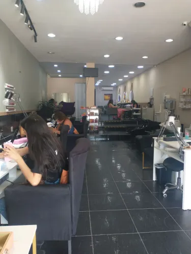 Vaga para manicure 