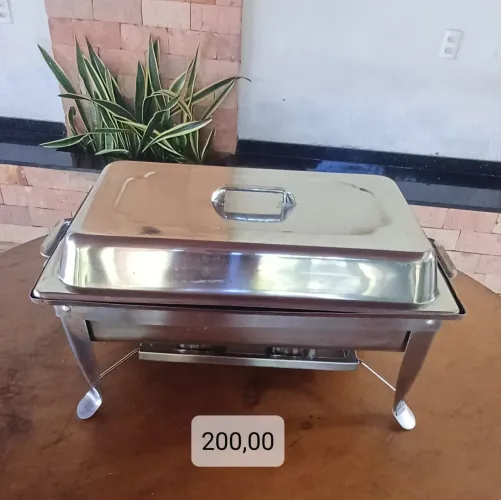 Vendendo taças,  pratos , talheres pra Buffet pretos ótimos 