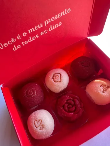 Caixinha com 6 doces para dia dos namorados