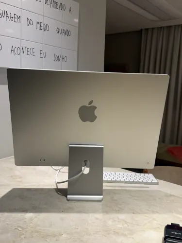 Apple iMac 24? M3 8GB 256GB SSD Branco/Prata - Impecável