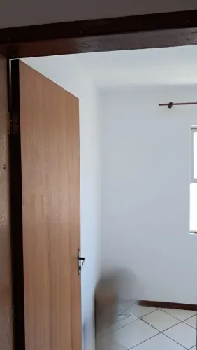 Vaga para mulher - Dividir apartamento em Barreiros / São José<br>