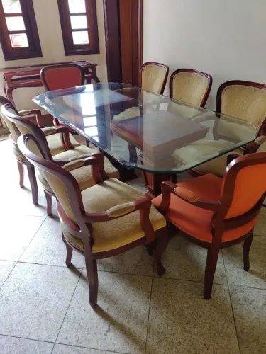 MESA DE JANTAR COM 8 CADEIRAS