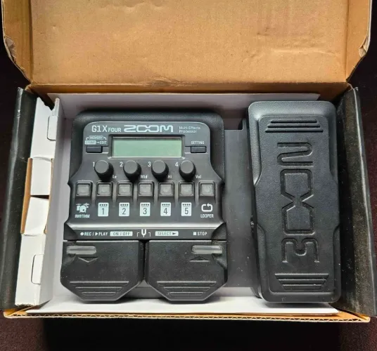 Pedaleira ZOOM G1X FOUR 