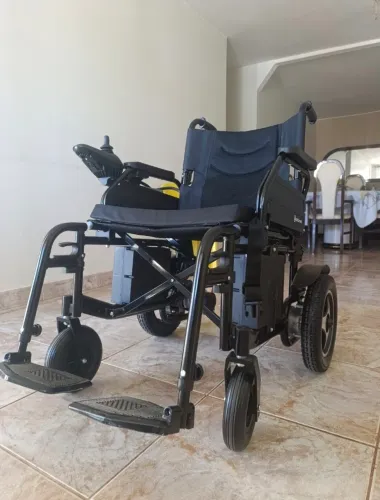 vendo cadeira de roda elétrica
