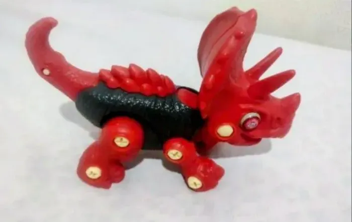 Triceratops Planeta Dinossauro De Montar - Toyng 046958