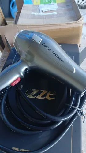 Vende-se esse secador de cabelo ? novo dá marca lizze