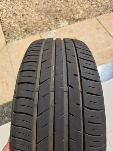 1 (UM) PNEU COM BOLHA LATERAL EXTERNA 215/50 R17 - DUNLOP SP SPORT FM800