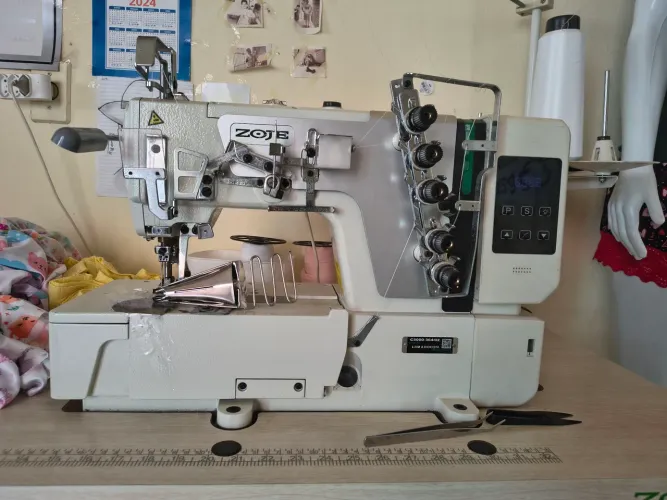 Máquina de costura Industrial Galoneira Zoje