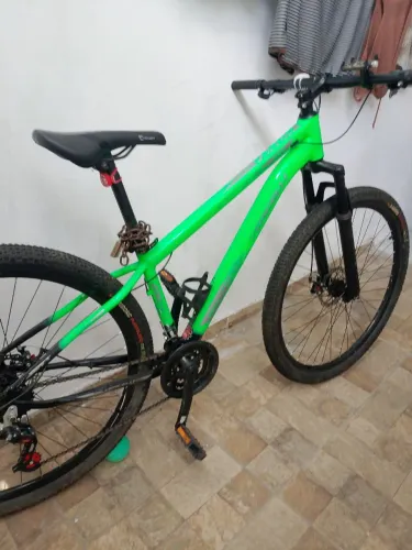 BIKE ARO 29 COM DOCUMENTO NOTA FISCAL, APENAS 750$ APENAS 1 MES E MEIO DE USO
