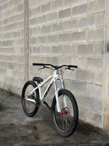 GIOS DJ PRETO COM BRANCO