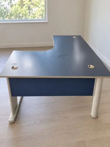Mesa de escritório em L