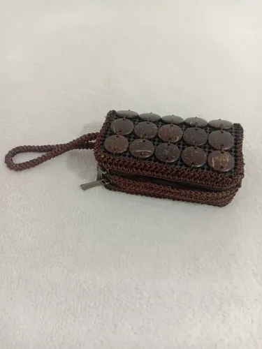 Bolsinha de Mão Marrom Estilo Carteira - Linda, Prática e Charmosa