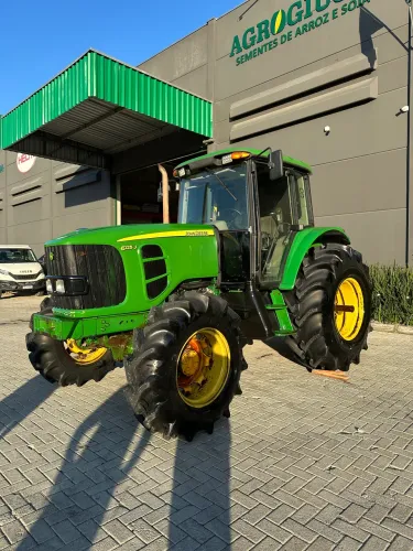 John Deere 6125J 2010