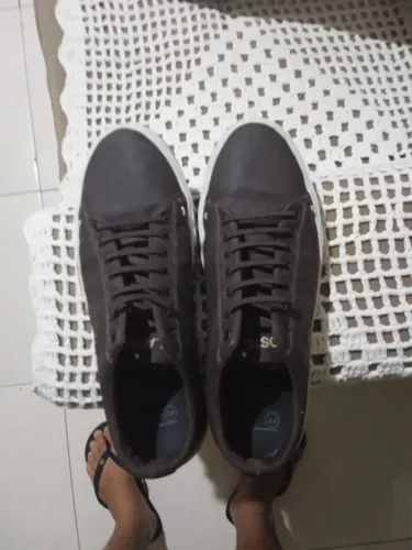 Tênis Lacoste original usado apenas duas vezes, barato para ir logo