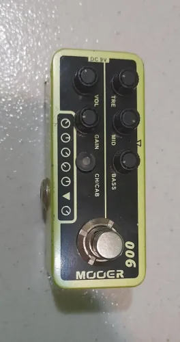 Pedal simulador de preamp Fender Deluxe